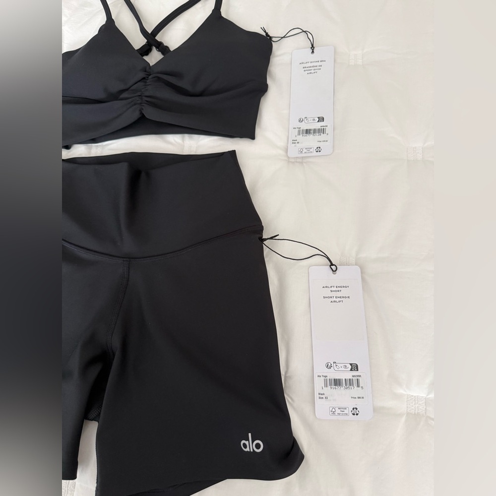 Alo Yoga Set - Airlift Devine Bra XS and 5" Airlift Energy Short set XS Black - Picture 4 of 6